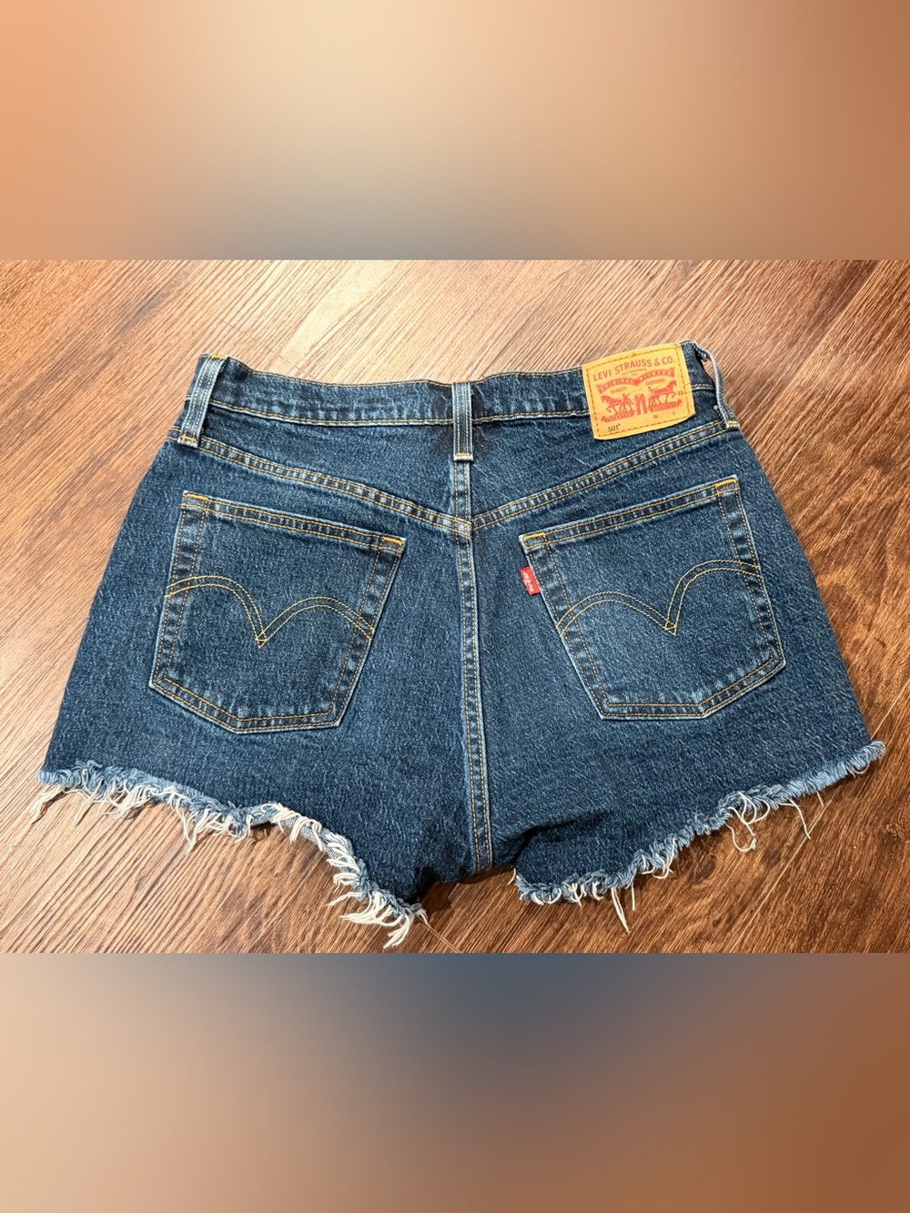 Levis 501 Shorts Womens 28 Distressed Cut Off Button Fly Original Denim Big E - Picture 4 of 4